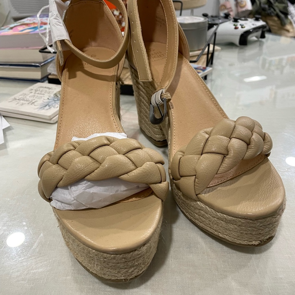 Brand new heels- Vici Dolls.Never worn. Bought for a wedding & wasn’t my style.